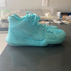 Kyrie 3 “Tiffany”
